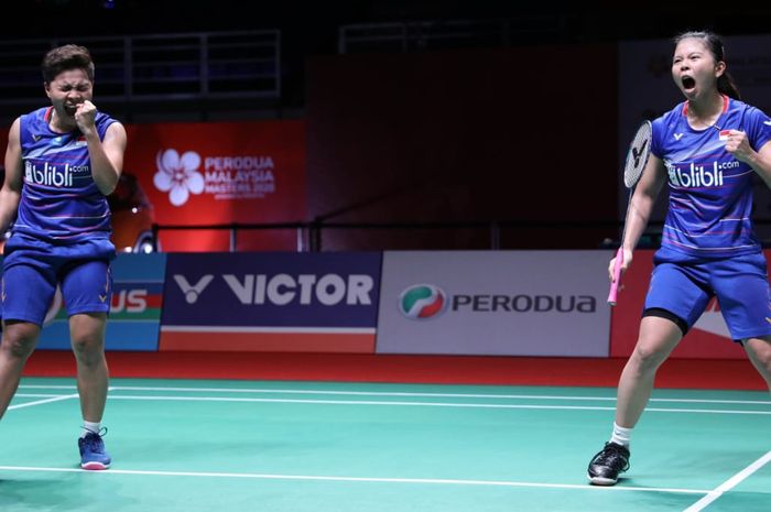 Pasangan ganda putri Indonesia, Greysia Polii/Apriyani Rahayu, bereaksi setelah memastikan diri ke babak kedua Malaysia Masters 2020 di Axiata Arena, Bukit Jalil, Selasa (7/1/2020).