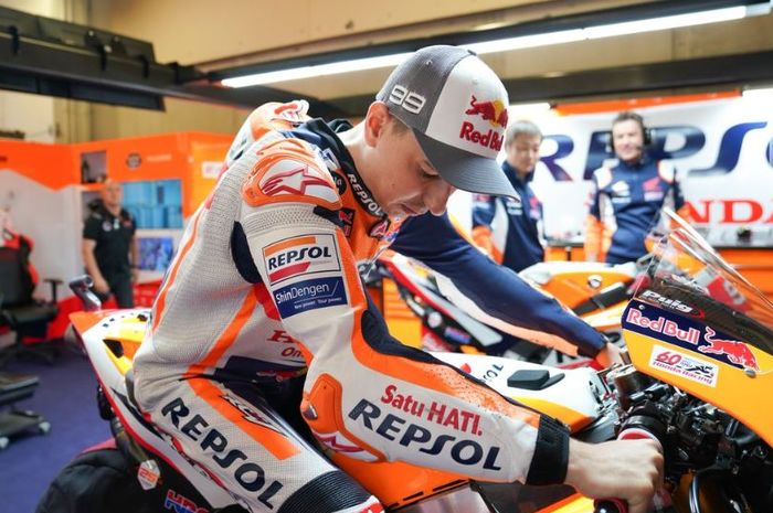 Pembalap Repsol Honda, Jorge Lorenzo tengah menjajal setelan motornya