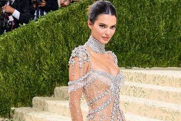 Nyaris Telanjang Bulat di Tengah Salju, Penampilan Kendall Jenner ...