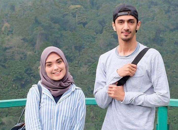Vebby Palwinta dan Razi
