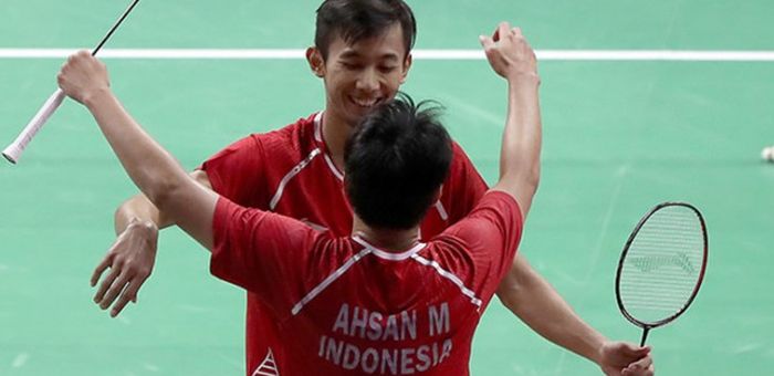 Mohammad Ahsan/Rian Agung Saputro merayakan kemenangan mereka atas unggulan pertama Li Junhui/Liu Yuchen (China) di semifinal Kejuaraan Dunia 2017.