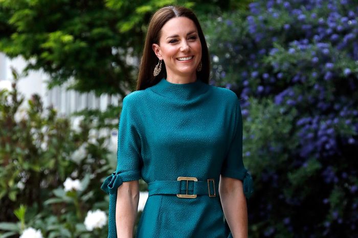 Mirip Putri Diana, Intip Tampilan Kate Middleton Kenakan Dress Sewaan
