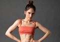 Tampilan Seksi Cinta Laura dengan Busana Pamer Perut, Stylish Banget !