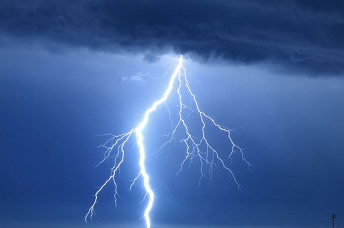 Bukan Sekadar Bunga Tidur Biasa, Inilah 6 Arti Mimpi Petir yang Jadi