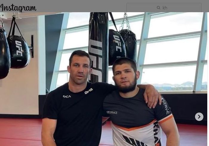 Luke Rockhold (kiri) dan Khabib Nurmagomedov (kanan) memamerkan foto berdua di Instagram.