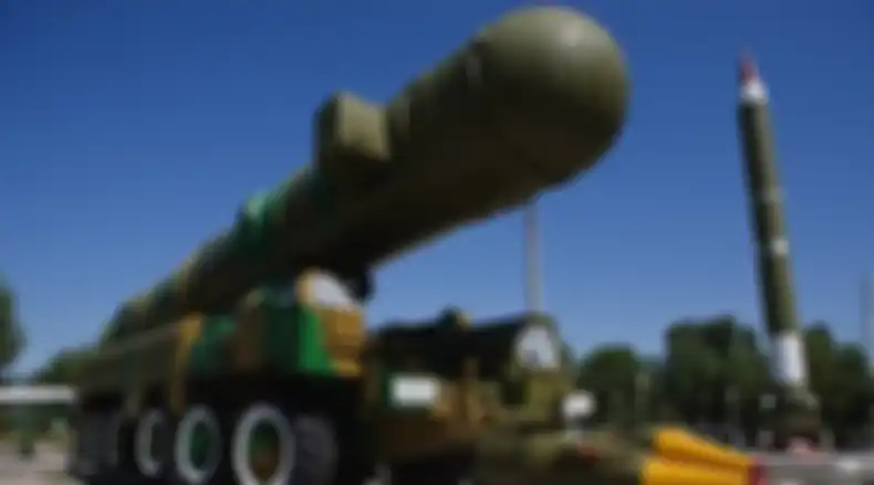 Ukraina Dulu Pemilk Senjata Nuklir Terbesar Ke-3 Dunia, Nyaris Semua Senjatanya Lenyap Karena Ini. Terungkap penyebab denuklirisasi Ukraina. Ilustrasi senjata nuklir Ukraina