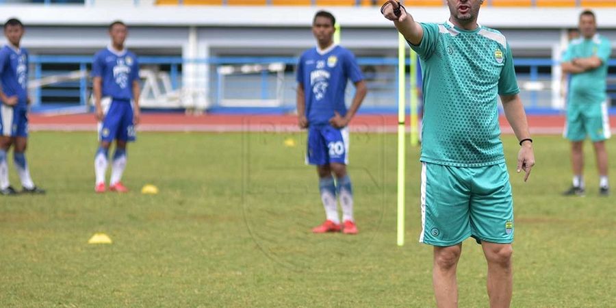 Pelatih Persib Miljan Radovic Sindir Pengaturan Sepak Bola Indonesia