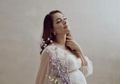 Ikut Maternity Photoshoot, Ekspresi Jail Anak Pertama dr. Reisa Bikin Gemas
