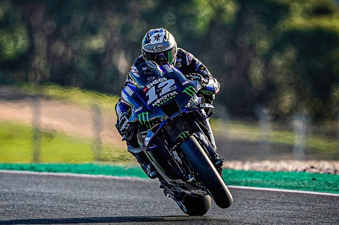 Pembalap MotoGP, Maverick Vinales tengah menggeber kuda besinya.