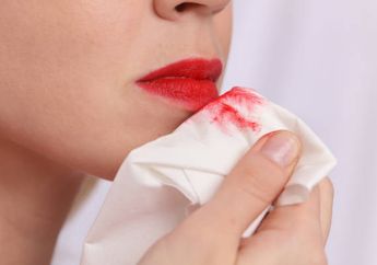 Mulai Skip Beli Micellar Water, Ini 5 Cara Cepat Hapus Lipstik Waterproof di Bibir dengan Bahan Alami ini, Dari Madu sampai Susu
