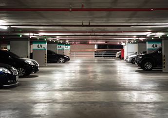 Sudah Boleh Nge-Mall Lagi, Parkir Mobil Pilih Mundur atau Maju?