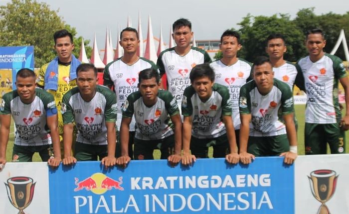 Skuat Tira Persikabo saat bertandang ke markas Semen Padang pada laga leg pertama 32 besar Piala Indonesia di Stadion Haji Agus Salim, Padang, 25 Januari 2019.