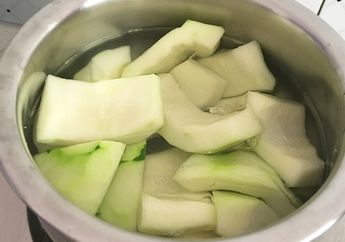Yang Punya Pohon Pepaya Mesti Bersyukur, Coba Petik Buahnya yang Muda Lalu Rendam 2 Hari, Airnya Kalau Diminum Bisa Lebih Caspleng dari Obat!