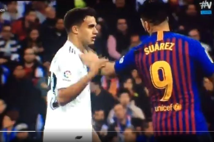 Bek Real Madrid, Sergio Reguilon, terlibat insiden dengan 2 pemain Barcelona, Luis Suarez dan Lionel Messi, pada partai pekan ke-26 Liga Spanyol bertajuk el clasico, 2 Maret 2019. 