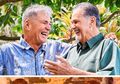 Kedua Pria Ini Berteman Akrab, Tak Disangka Mereka Adalah Saudara Kandung