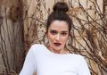 Nia Ramadhani Unggah Instastory Main Piano, Paha Terekspos Pakai Sweater Pendek Bikin Salah Fokus