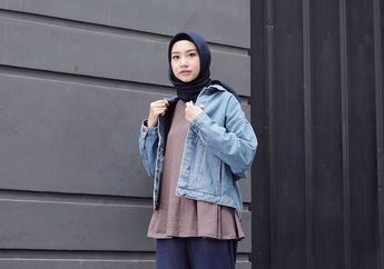 5 Gaya Jaket Jeans ala Selebgram Hijab untuk Tampilan Kece di Musim Hujan!