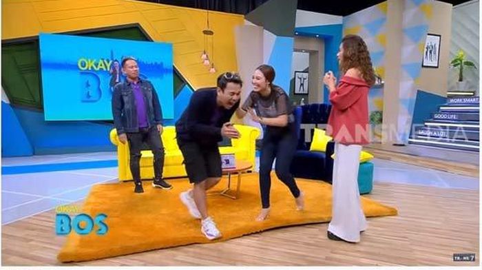 Raffi Ahmad dan Ayu Dewi di tayangan YouTube Trans7 Official