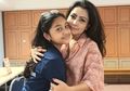 Gaya Kompak Cantik Mayangsari dan Putrinya Khirani Trihatmodjo Pakai Busana Batik Modis Saat Nonton Konser Rossa