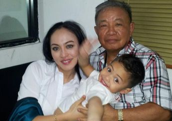 Ayah Angelina Sondakh Unggah Foto Potong Tumpeng, Lukisan di Dinding Rumahnya Buat Warganet Iba dan Menangis