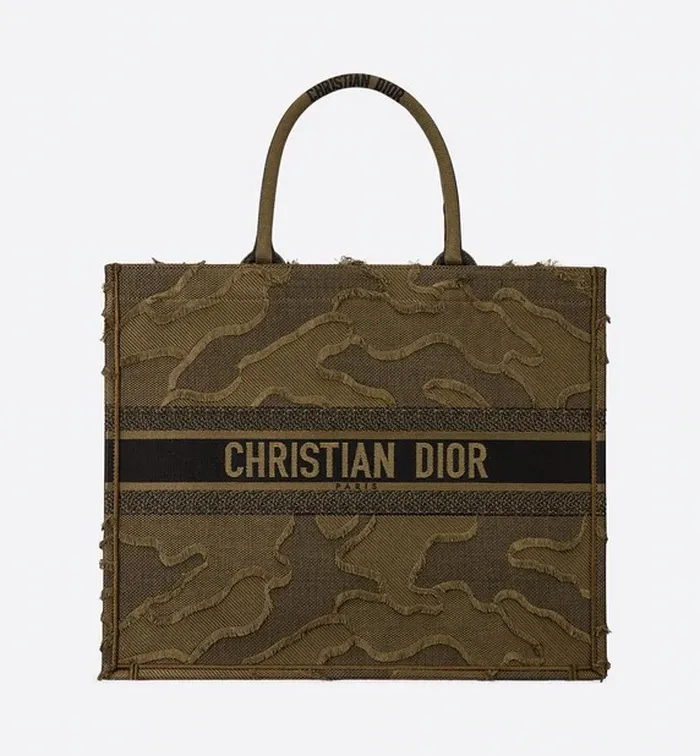 Tas Dior milik Nia Ramadhani