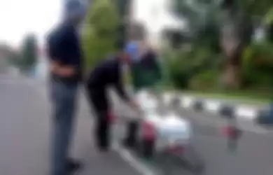 Drone penyemprot disinfektan Pemkot Surabaya, dapat menampung kapasitas sebanyak 20 liter air.