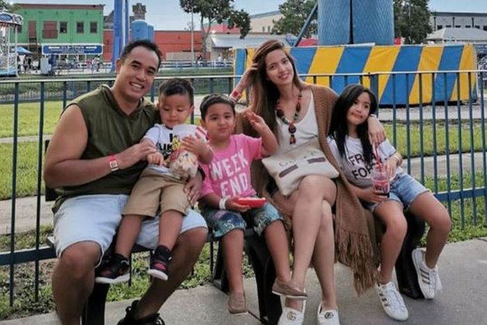 Biodata Artis Nia Ramadhani Pesinetron Cantik Yang Sukses Gaet Anak Konglomerat Tapi Tak Bisa Kupas Salak Semua Halaman Pop Grid Id