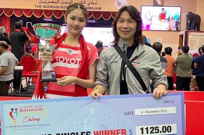 Tunggal putri Thailand, Pitchamon Opatniputh, usai keluar sebagai juara pada ajang Bahrain International Challenge 2022 