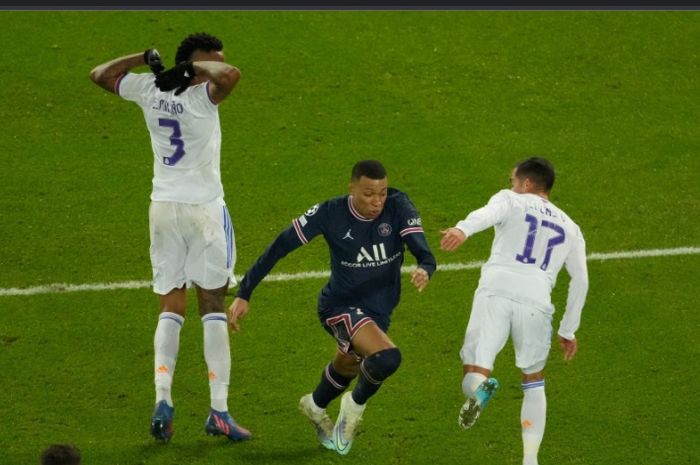 Aksi individu Kylian Mbappe saat mencetak gol ke gawang Real Madrid dalam laga leg pertama babak 16 besar Liga Champions