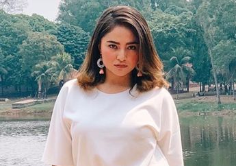 Aduhai! Pamer Foto Seksi Tanpa Bra Hingga Belahan Dada Terlihat, Tampilan Terbaru Marshanda Tuai Ceramah Online