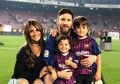 Demi Keluarga Lionel Messi, Sosok Ini Rela Jadi Tukang Foto Dadakan