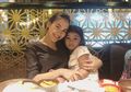 Tampil Kompak Pakai Busana Kembaran dengan Bilqis, Ayu Ting Ting Kenakan Sepaket Fashion Item Seharga Ratusan Juta Rupiah Sekali Jalan!