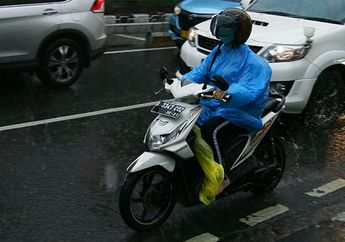 Naik Motor Saat Hujan Jangan Lakukan 2 Hal Ini, Berikut Prakiraan Cuaca Jakarta