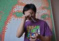 Meski Udah Bikin Lukisan Wajah Pujaan Hati dari 840 Bongkahan Rubik, Cowok Ini Tetep Ditolak Gebetan