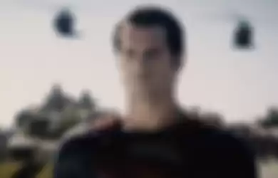 Henry Cavill sebagai Superman