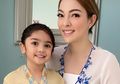 Unggah Momen Kebersamaan dengan Anak, Dokter Reisa Broto Asmoro Tak Ragu-ragu Ajak Putri Kecilnya Latih Kemampuan Memasak di Dapur