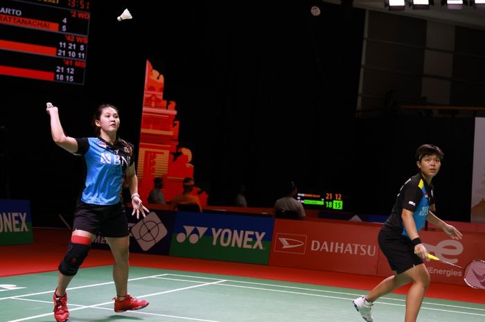 Pasangan ganda putri Indonesia, Siti Fadia Silva Ramadhanti/Ribka Sugiarto, saat tampil pada babak 32 besar Indonesia Masters 2021 di Bali International Convention Centre, Nusa Dua Bali, Rabu (17/11/2021).