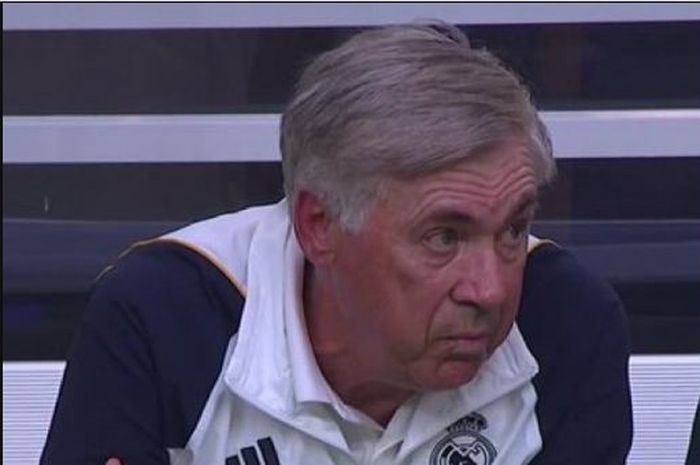 Pelatih Real Madrid, Carlo Ancelotti, tetap tidak akan mengubah sistem meski timnya berlubang.