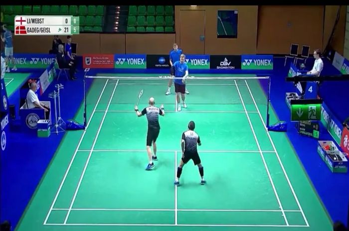 Pasangan ganda putra lansia dari Inggris, David Li/Raymond Websters, menelan kekalahan dengan skor paling sadis di kualifikasi German Open 2024, di Westenergie Sporthalle, Mulheim, Jerman, Selasa (27/2/2024).