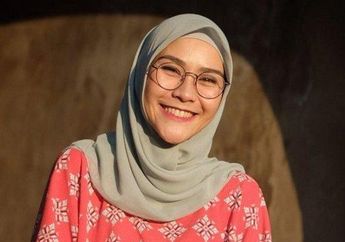 Makan Hati Pernah Disekap Sebagai Jaminan Hutang hingga Akhirnya Dipinang Duda, Artis Cantik ini Sekarang Tinggal di Rumah dengan Dapur Modern!