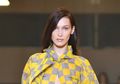 Bella Hadid Tetap Tampil di Paris Fashion Week 2019 Walau Sedang Demam Tinggi