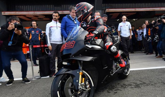 Jorge Lorenzo saat mengendarai motor Honda RC213V pada tes IRTA di Sirkuit Ricardo Tormo, Valencia, Selasa (20/11/2018).