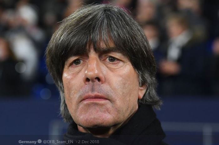 Kekalahan 0-2 Jerman dari Inggris pada babak 16 Besar EURO 2020 menyisakan kritik untuk pelatih Der Panzer, Joachim Loew. 