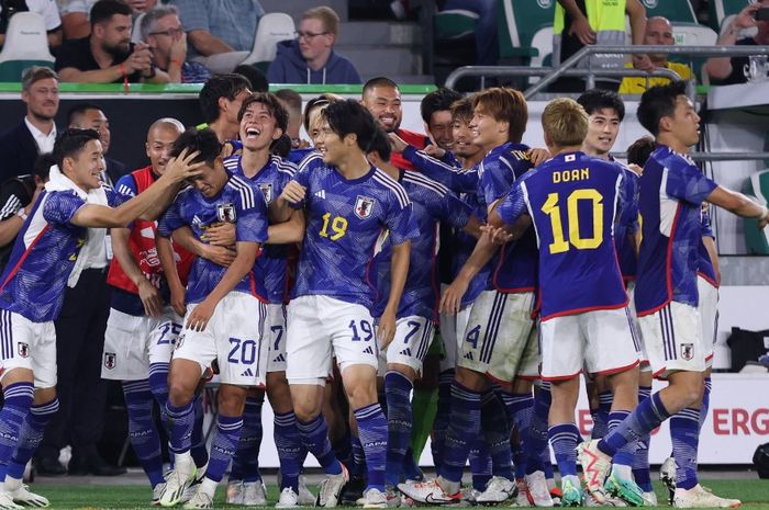 Timnas Jepang merayakan gol