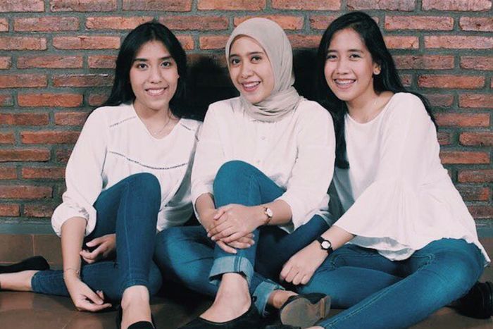 Fashion kompak ala anak menteri Pratikno, Hilda dan Gita Hanum