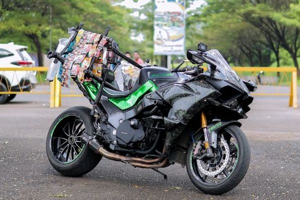 Dimodif Mirip Kawasaki H2R Kawasaki ZX 11 Kini Jadi Motor