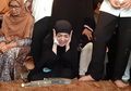 Tak Henti Tangisi Kepergian Sang Ayah, Nindy Ayunda Ungkap Penyesalannya