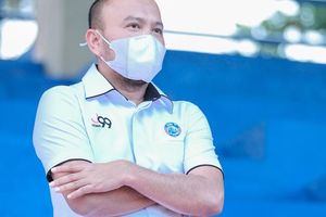 Manajemen Arema FC Ditemani Adilson Maringa Melayat ke Rumah Aremania Korban Laka