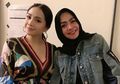 Pede Pakai Sepatu Beda Warna, Mama Nagita Slavina Justru Pamerkan Tampilan dengan Blouse Mewah Harga Jutaan Rupiah!