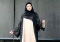Tak Lagi Pakai Cadar, Istri Ahmad Dhani Mulan Jameela Pede Padukan Fashion Hijab Syar'i dan Sneakers yang Modis Abis!